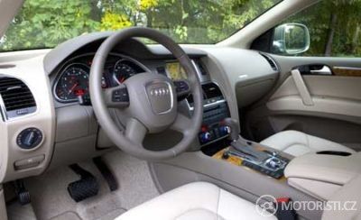 prostorný interiér Audi Q7