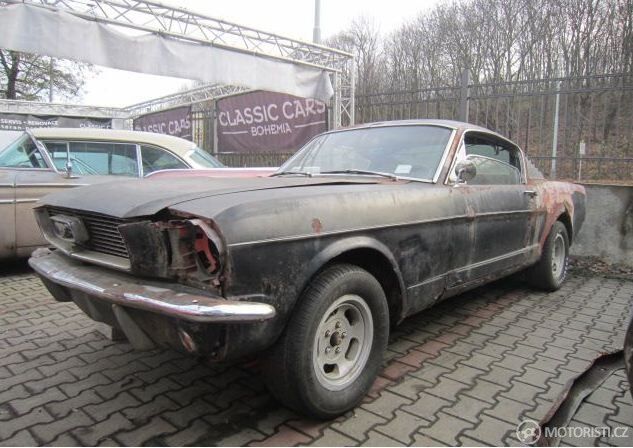 Na internetu se dá koupit i první generace Fordu Mustang. Pokud je cenově dostupná, bude ale potřebovat renovaci. Foto: www.veteran-prodej.cz