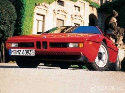 BMW M1 a čelní pohled