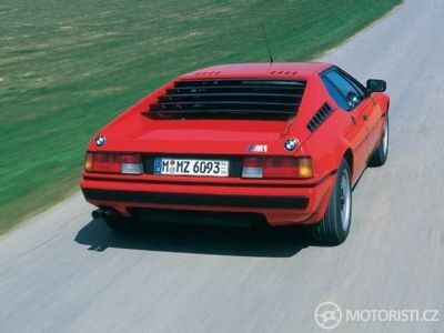 BMW M1 při testovací jízdě