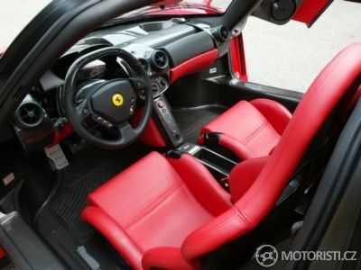 Luxusní sedadla vozu Ferrari Enzo