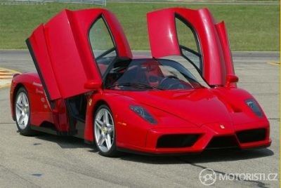 Ferrari Enzo s roztaženými křídly