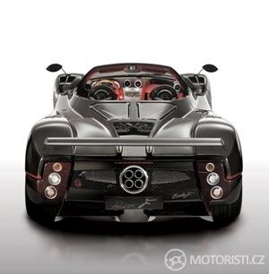 Krásná záď Pagani Zondy C12S