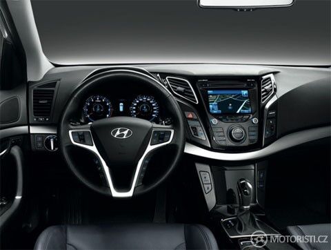 Hyundai i40 – pracovní prostor řidiče, zdroj: hyundai.cz