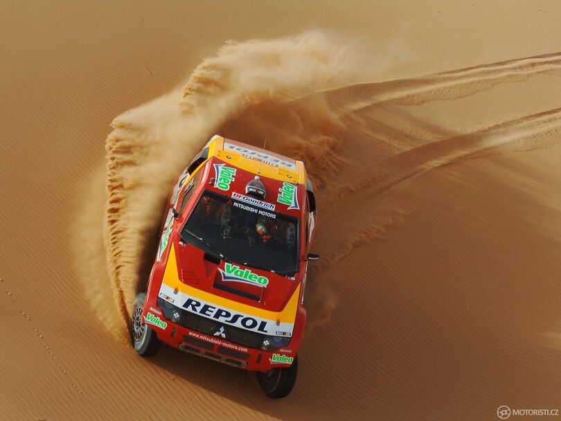 Na začátku tisíciletí nemělo Mitsubishi na „Dakaru“ rovnocennou konkurenci. Foto: mitsubishi-motors.cz