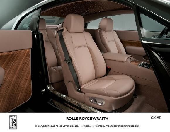 Netradiční otevírání dveří je bránou do světa elegance a dokonalosti. Foto: Rolls-Royce Motor Cars