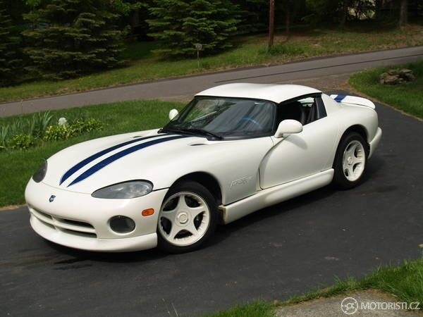 Dodge Viper je klasický americký supersport. Bílo-modrá barva k němu prostě patří. Foto: gallery.viperclub.org