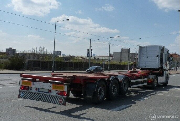Stopadesátka na dálnicích zvýší rozdíl mezi rychlostí kamionů a osobních vozů. Foto: Martin Singr