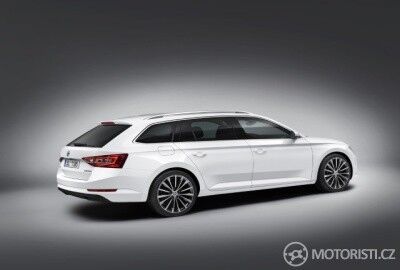 Krásný elegán, to je nová Škoda Superb Combi 2015