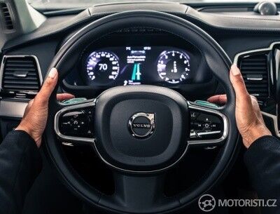 v rámci IntelliSafe lze přepínat mezi režimem běžné jízdy a autonomním řízením